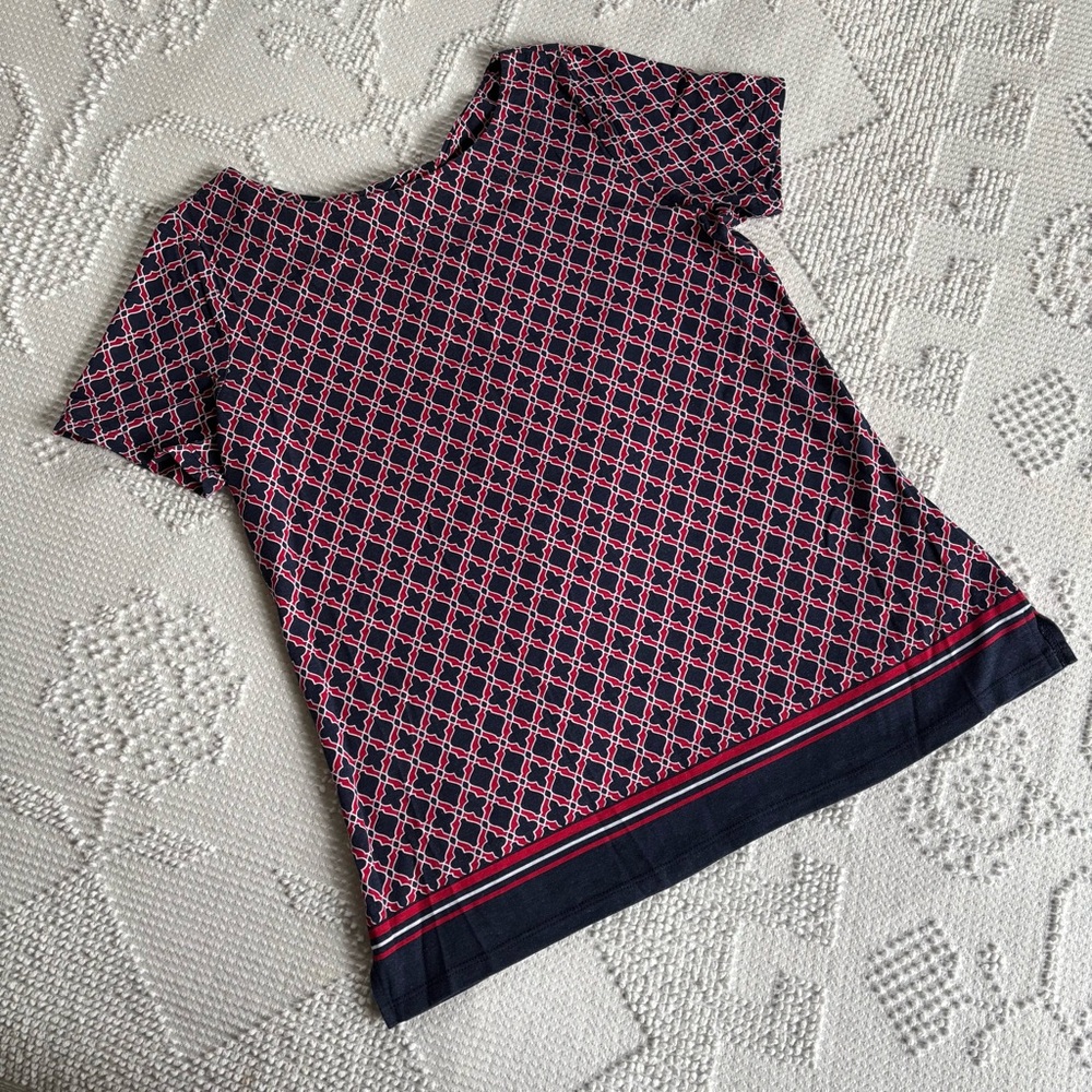 Izod women’s size medium red white‎ and blue geometric pattern twist back top